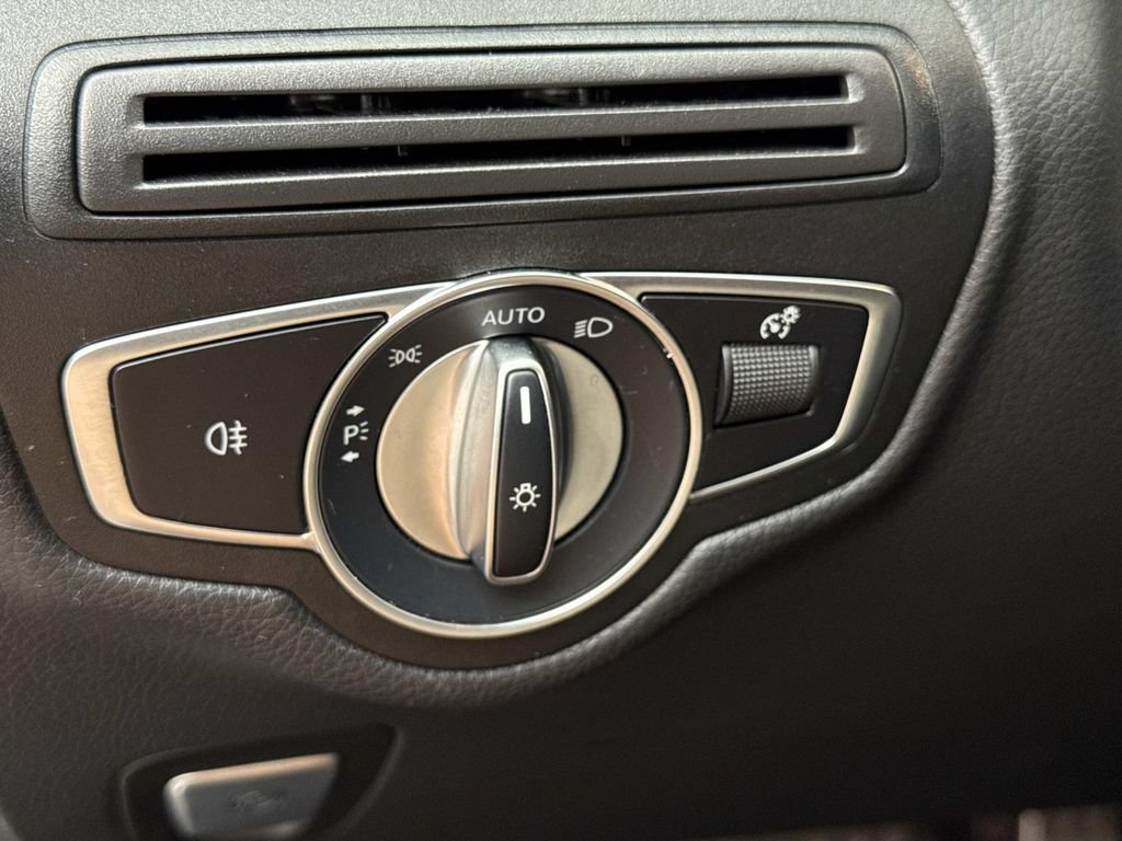 Used 2022 Mercedes-Benz GLC 300 4MATIC image 31