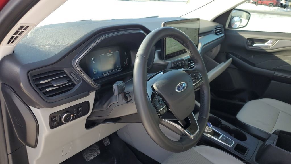 Used 2023 Ford Escape SE image 9