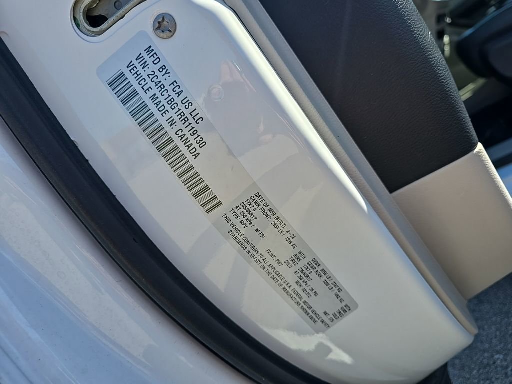 Used 2024 Chrysler Pacifica Touring-L image 9