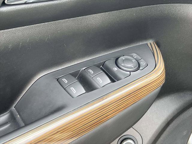 Used 2023 GMC Acadia SLE w/ Driver Convenience Package image 16