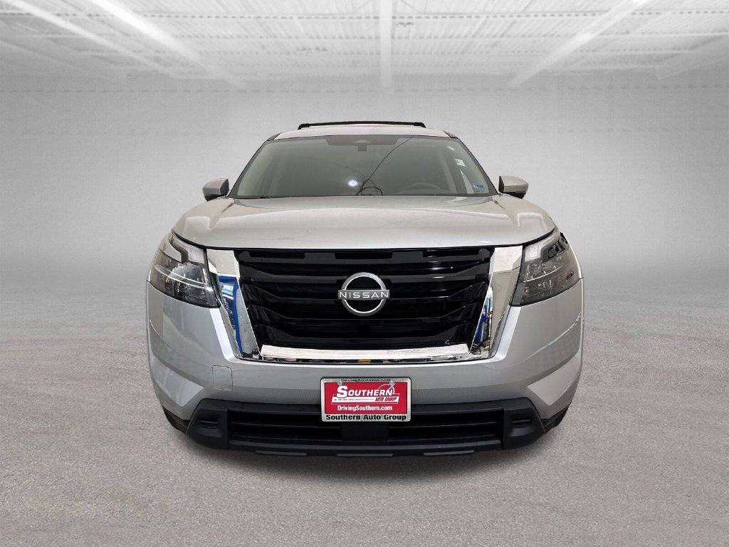 Used 2023 Nissan Pathfinder SV AWD/4WD image 9