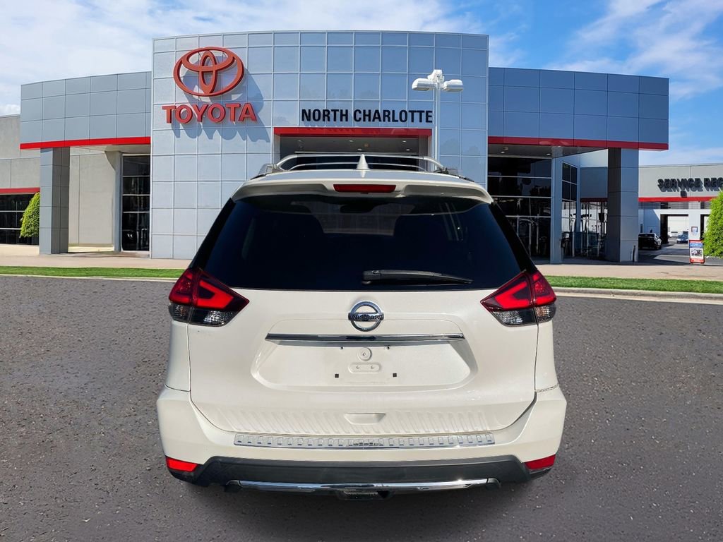 Used 2017 Nissan Rogue SL w/ SL Premium Package image 9