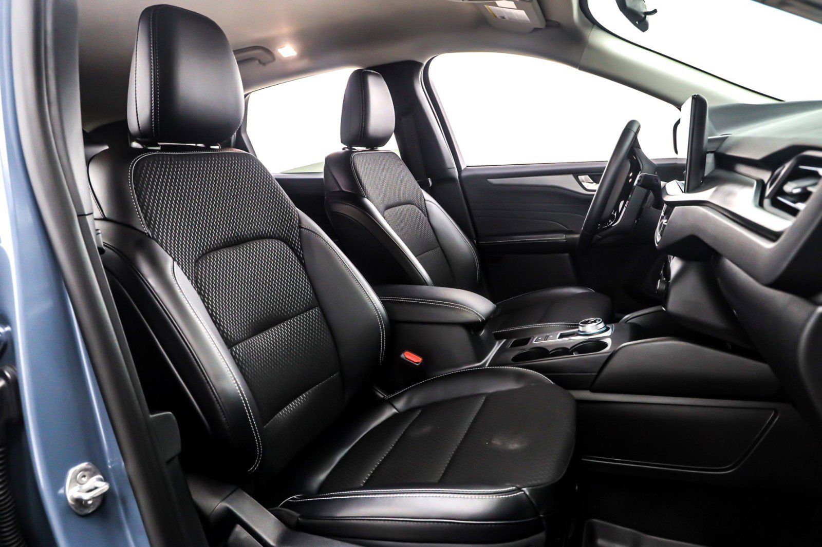 Used 2025 Ford Escape SE w/ Class II Trailer Tow Package image 7