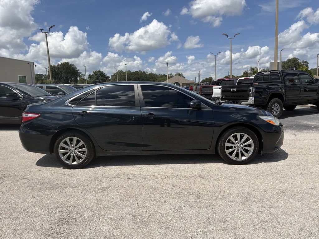 Used 2017 Toyota Camry XLE w/ Moonroof Package FWD image 3