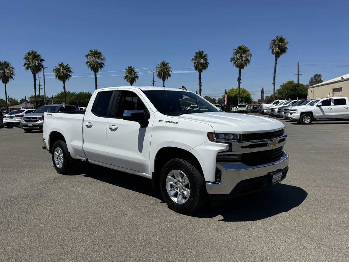 Used 2020 Chevrolet Silverado 1500 LT w/ Bed Protection Package AWD/4WD image 2