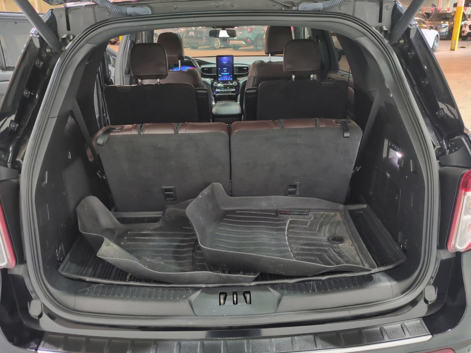 Used 2021 Ford Explorer Platinum w/ Equipment Group 601A AWD/4WD image 12