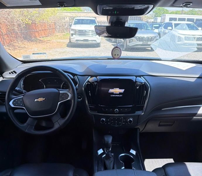 Used 2023 Chevrolet Traverse LT w/ LT Premium Package AWD/4WD image 6