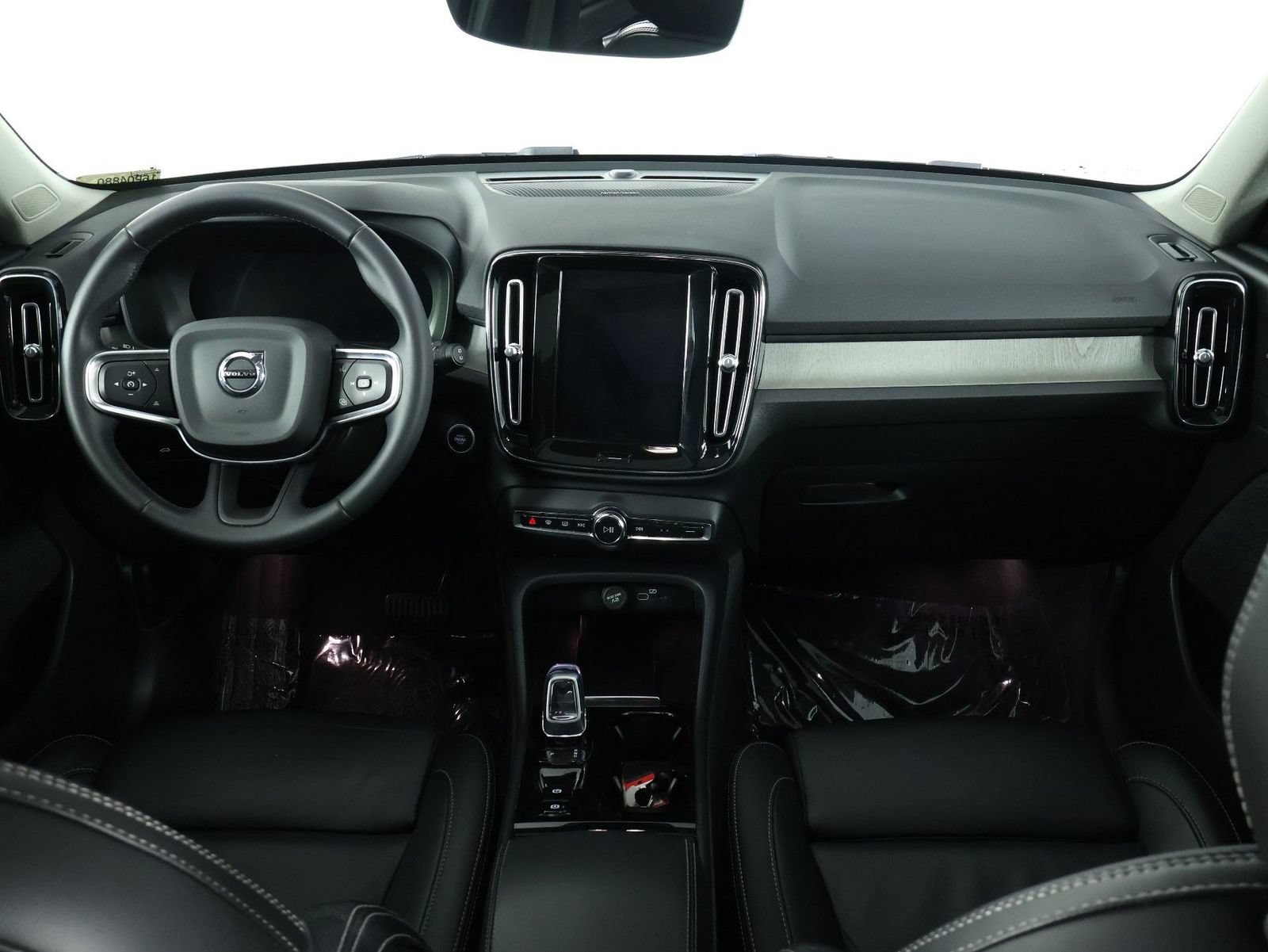 Used 2024 Volvo XC40 B5 Plus w/ Protection Package Premier AWD/4WD image 7