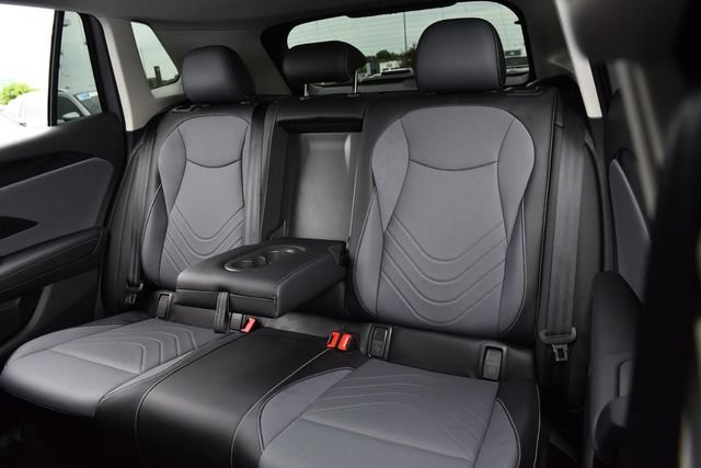 Certified 2025 Volkswagen Tiguan SE FWD image 21