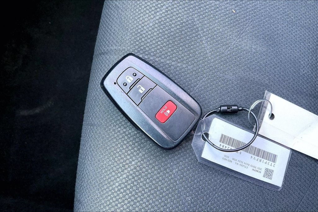 Used 2025 Toyota RAV4 XLE AWD/4WD image 11