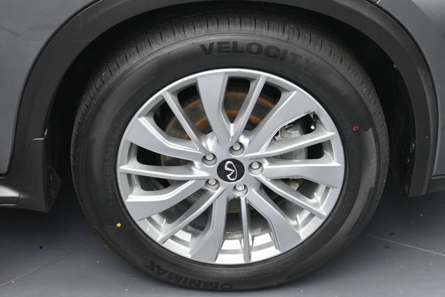 Used 2023 INFINITI QX50 Luxe w/ Accent Package FWD image 6