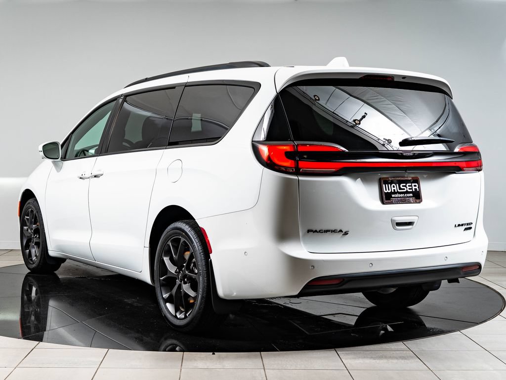 Used 2022 Chrysler Pacifica Limited w/ Uconnect Theater Family Group AWD/4WD image 6