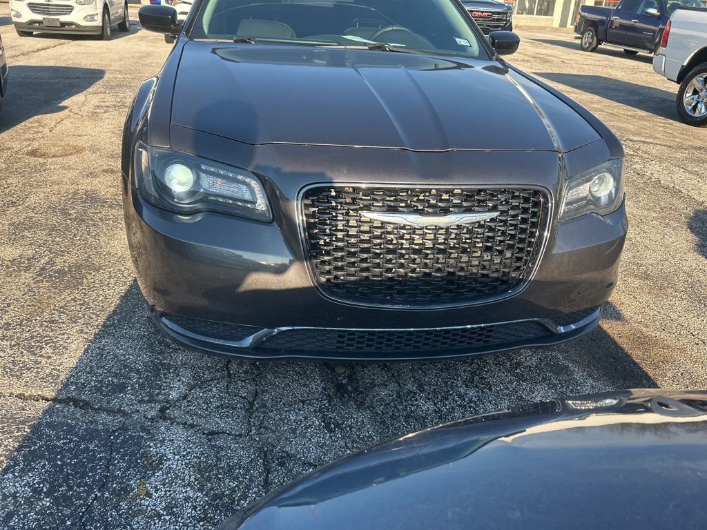 Used 2019 Chrysler 300 Touring w/ Sport Appearance Package image 2