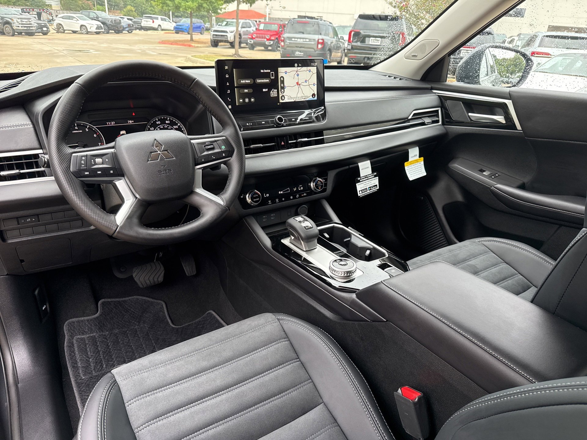 New 2025 Mitsubishi Outlander SE image 6