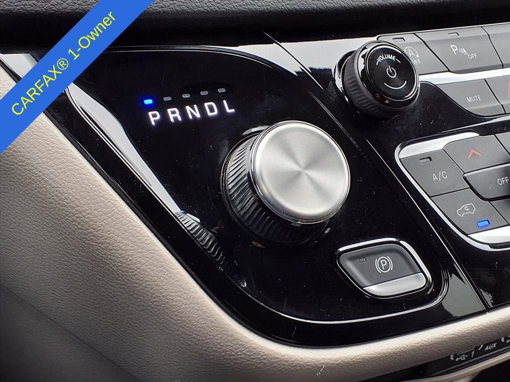 Used 2024 Chrysler Pacifica Touring-L FWD image 24