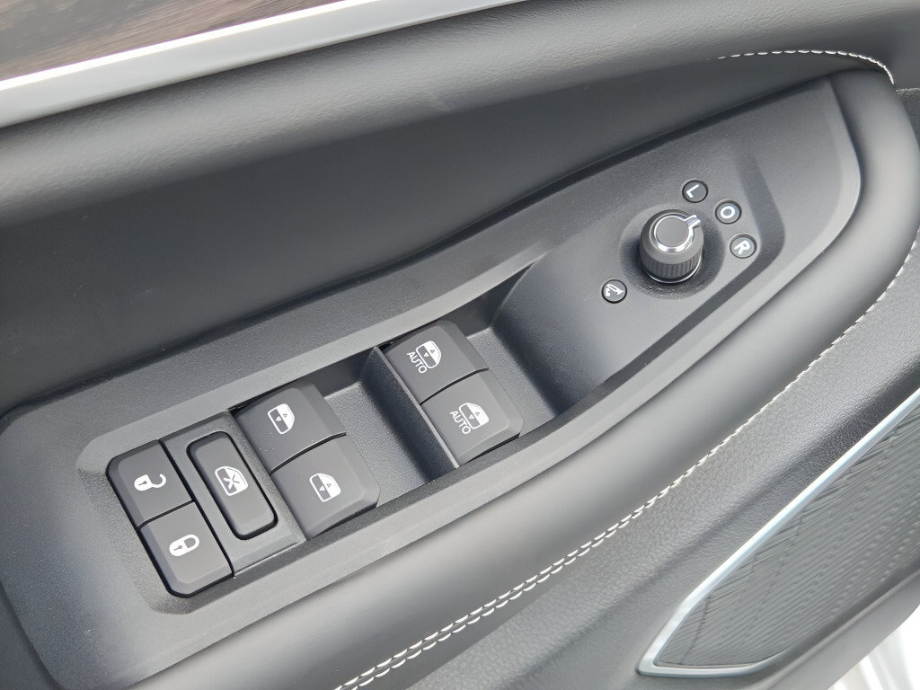 New 2027 Jeep Grand Cherokee Limited AWD/4WD image 24
