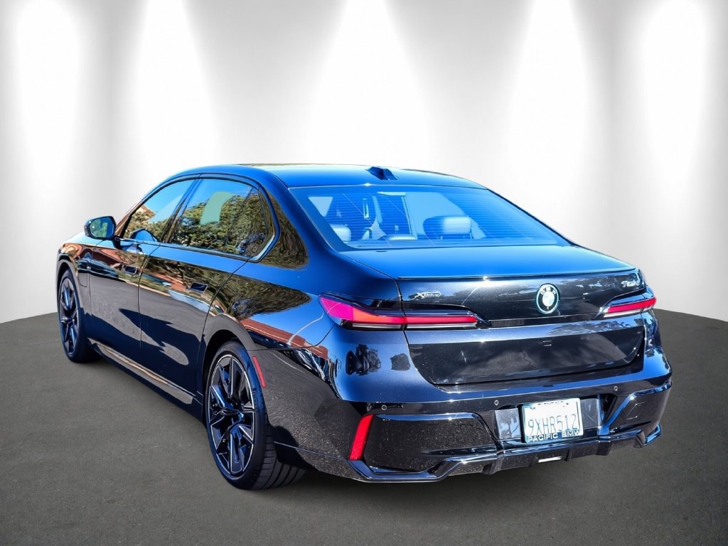 Used 2026 BMW 750e xDrive w/ Premium Package AWD/4WD image 4