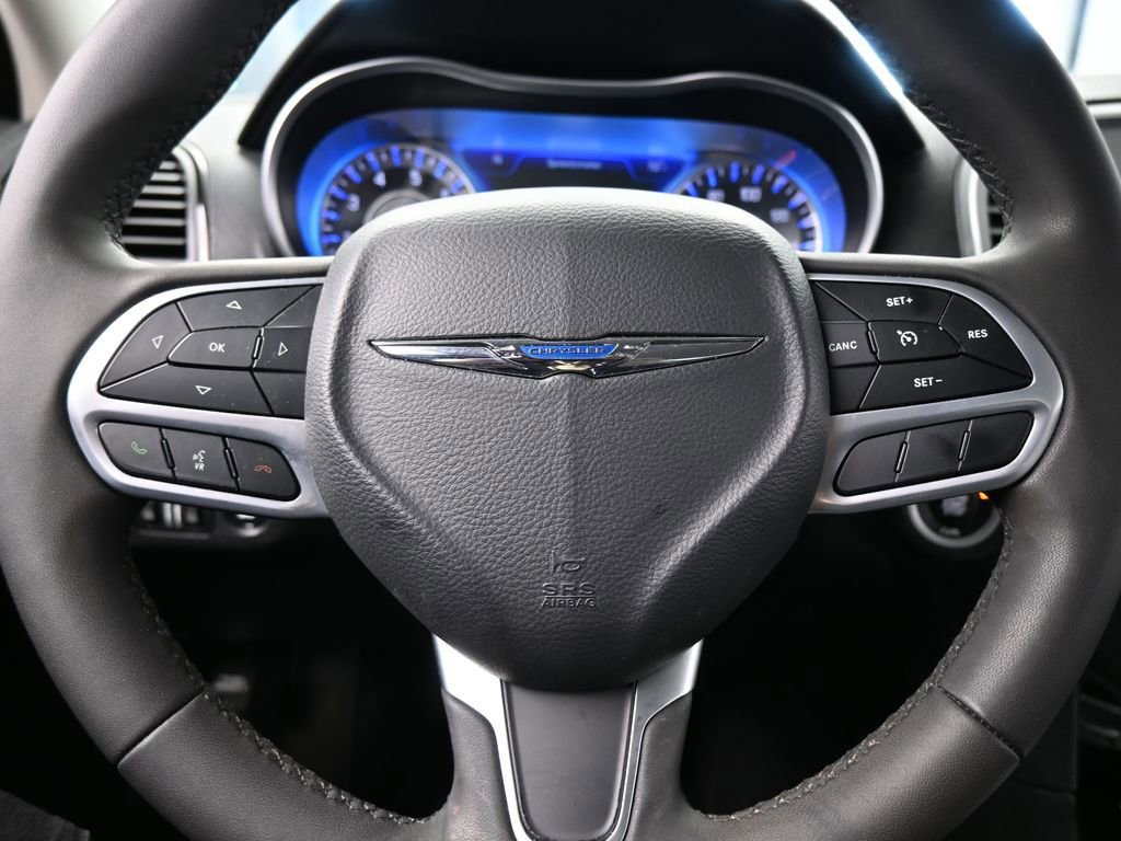 Used 2023 Chrysler 300 Touring L image 20