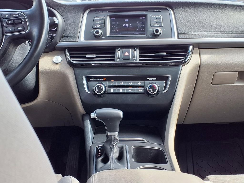Used 2017 Kia Optima LX image 3