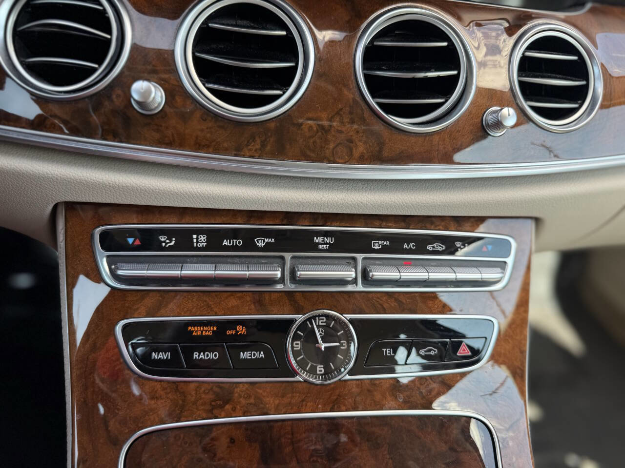 Used 2019 Mercedes-Benz E 450 4MATIC Wagon w/ Premium Package image 32