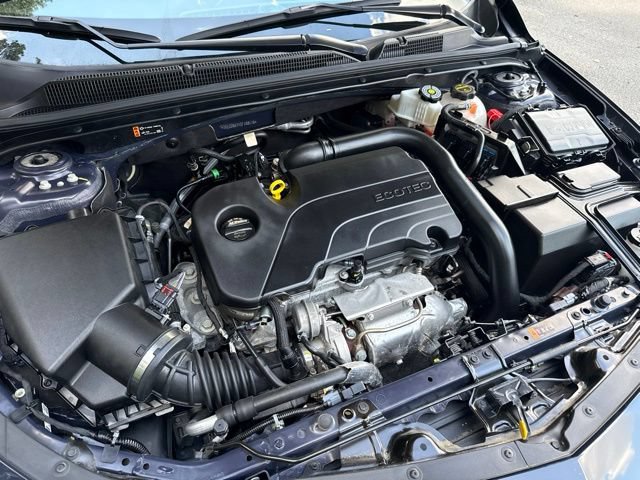 Used 2025 Chevrolet Malibu RS FWD image 32