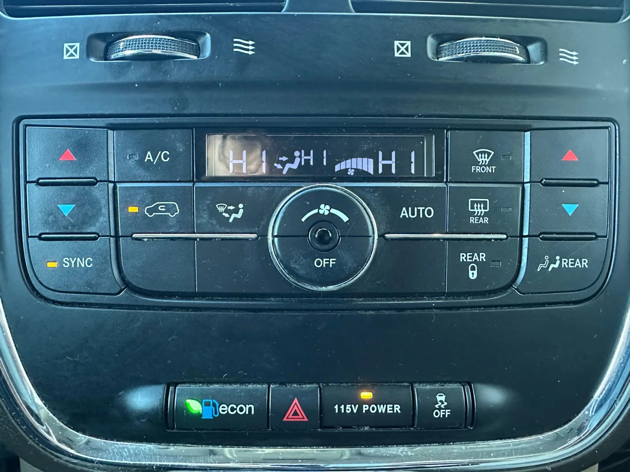 Used 2016 Chrysler Town & Country Touring FWD image 22