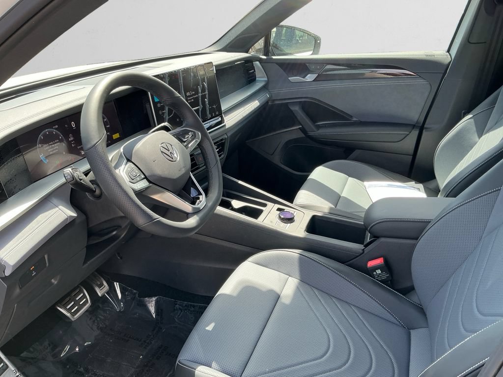 New 2026 Volkswagen Tiguan SE R-Line AWD/4WD image 9