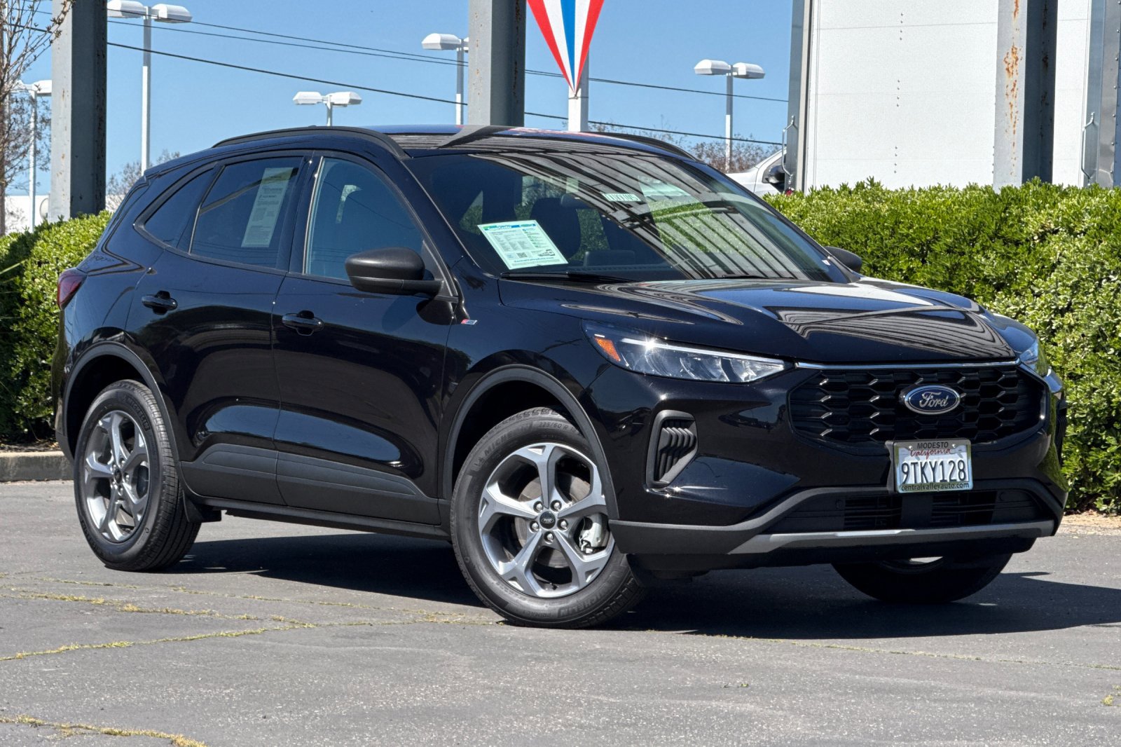 Used 2025 Ford Escape ST-Line image 2