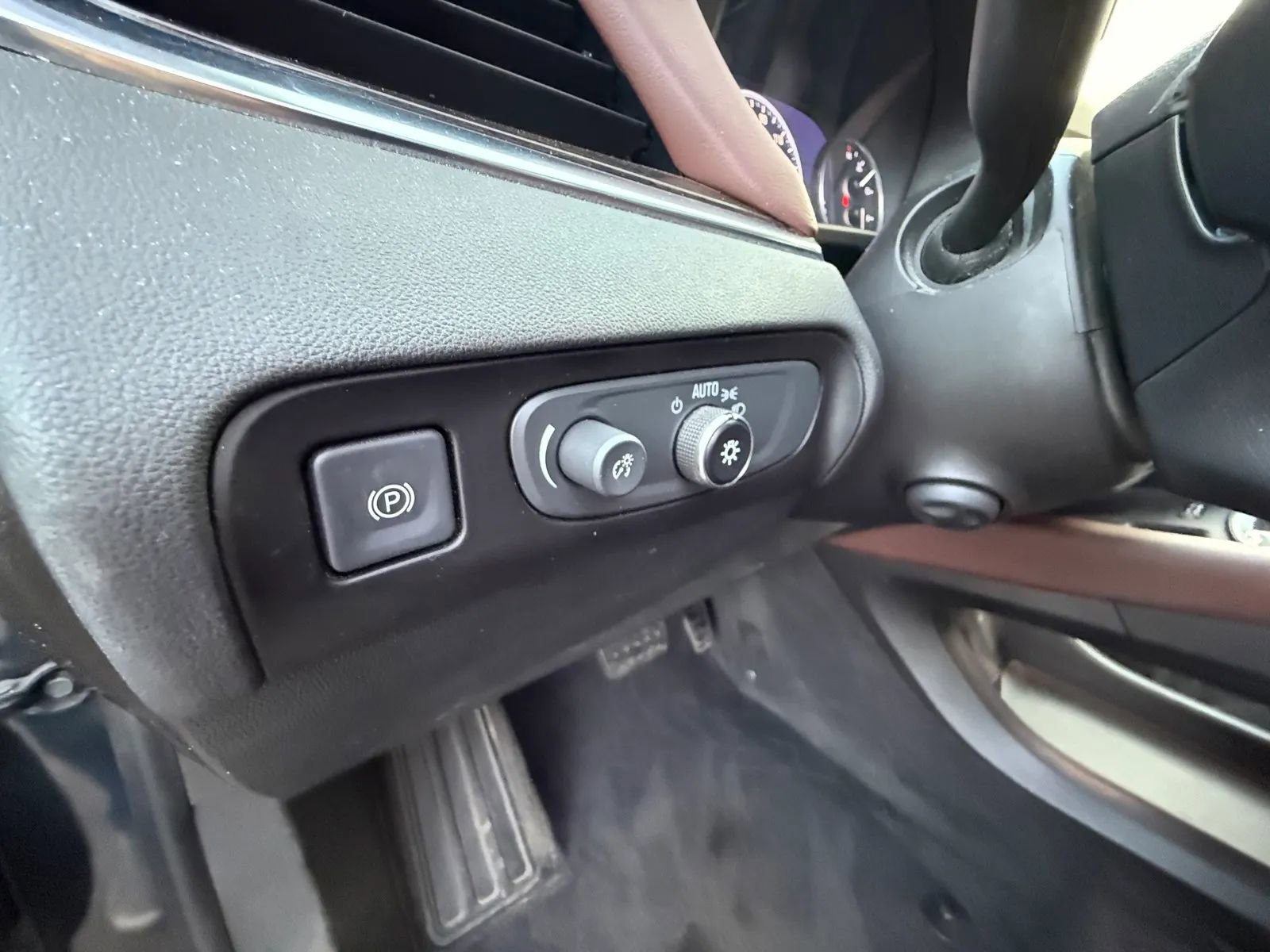 Used 2020 Buick Enclave Avenir w/ Avenir Technology Package image 19