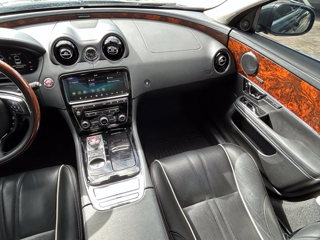 Used 2018 Jaguar XJ R-Sport RWD image 11