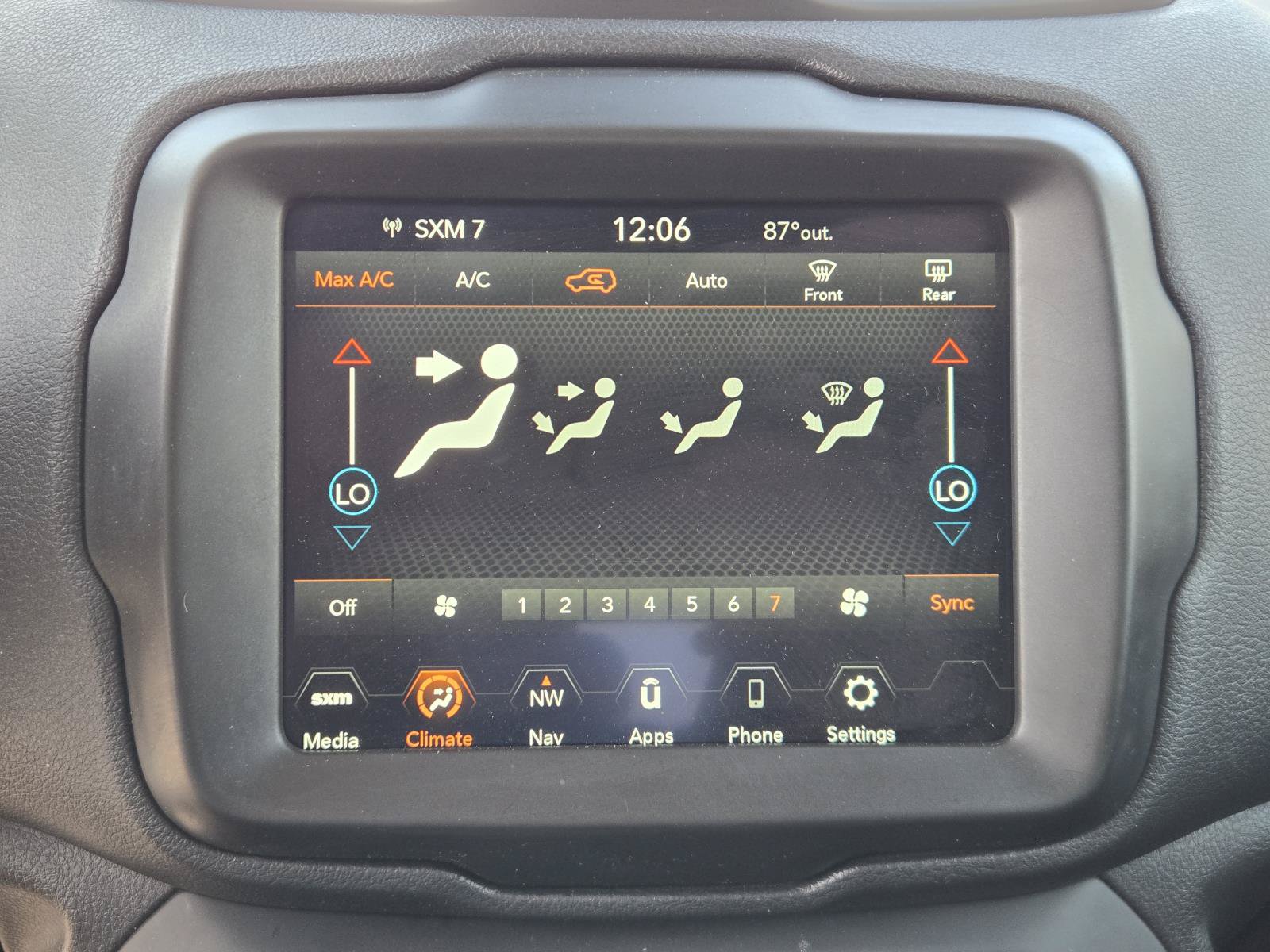 Certified 2022 Jeep Renegade Latitude AWD/4WD image 10