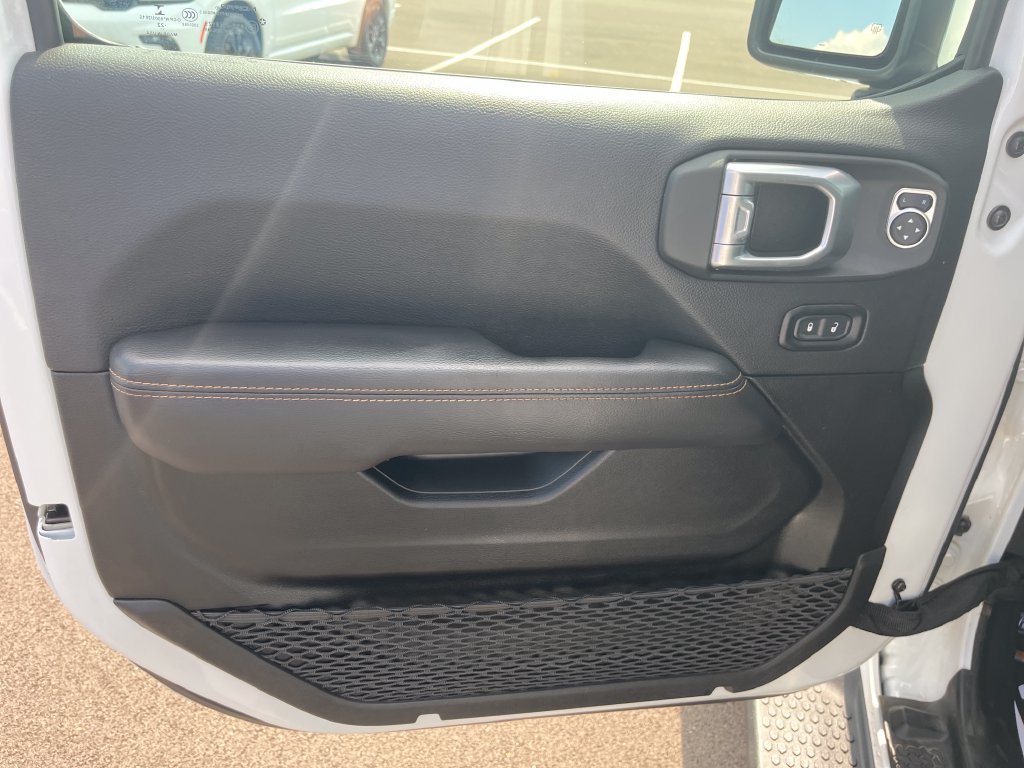 Used 2022 Jeep Wrangler Unlimited Sahara AWD/4WD image 11