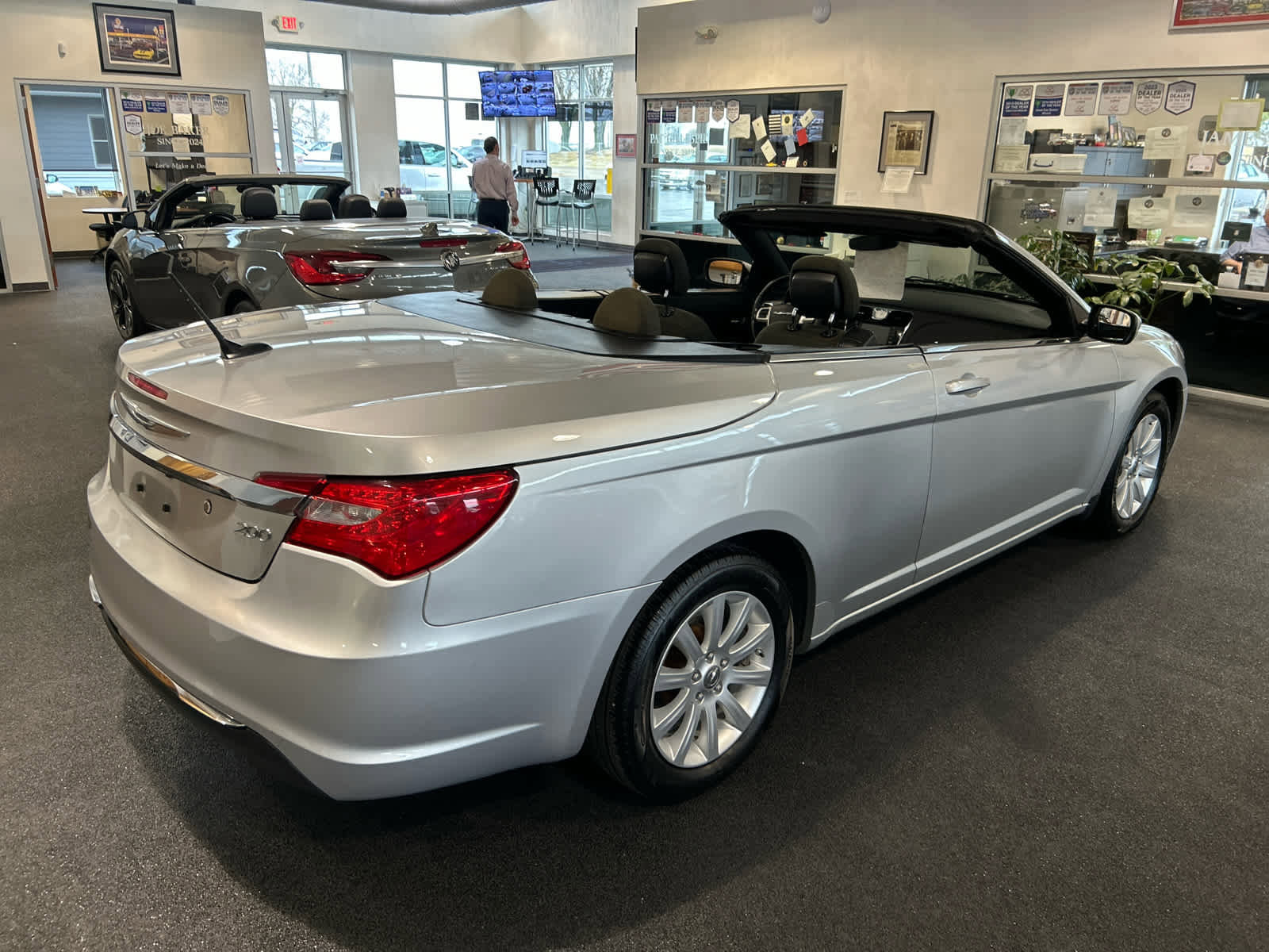 Used 2011 Chrysler 200 Touring w/ Cold Weather Group image 3