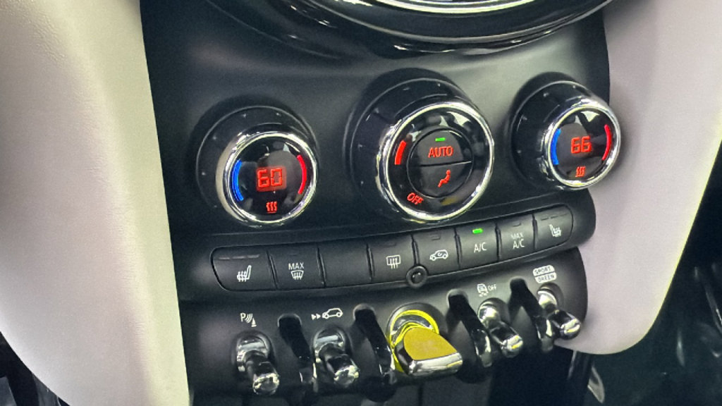 Used 2022 MINI Cooper SE FWD image 14