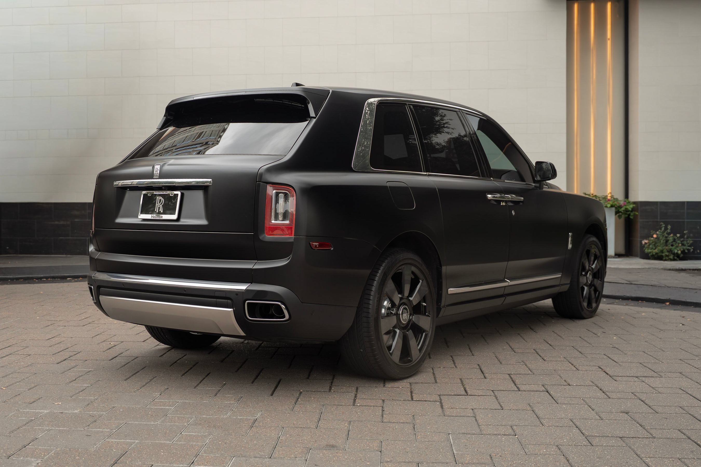 Certified 2023 Rolls-Royce Cullinan AWD/4WD image 3