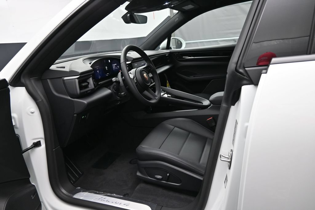 New 2026 Porsche Macan 4 Electric AWD/4WD image 4