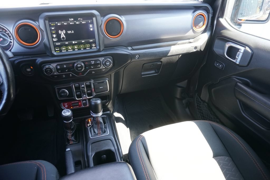 Used 2022 Jeep Gladiator Mojave w/ Cold Weather Group AWD/4WD image 28