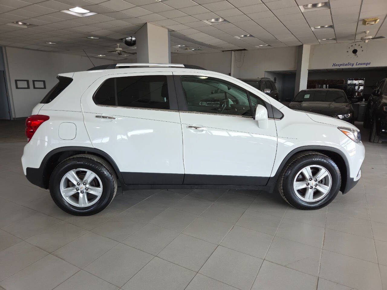 Used 2019 Chevrolet Trax LT w/ LT Convenience Package FWD image 8