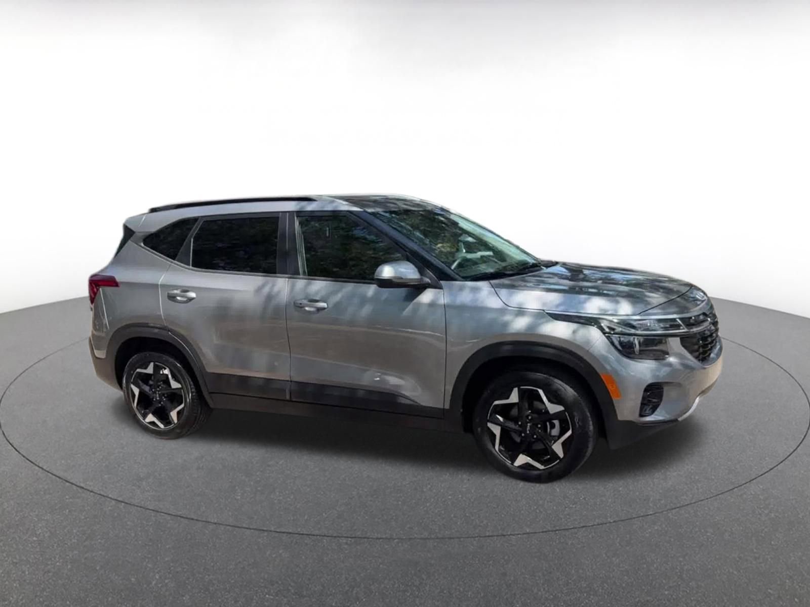 Used 2025 Kia Seltos S FWD image 2
