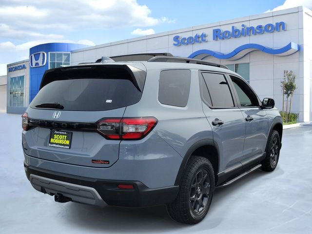 Certified 2025 Honda Pilot TrailSport image 4