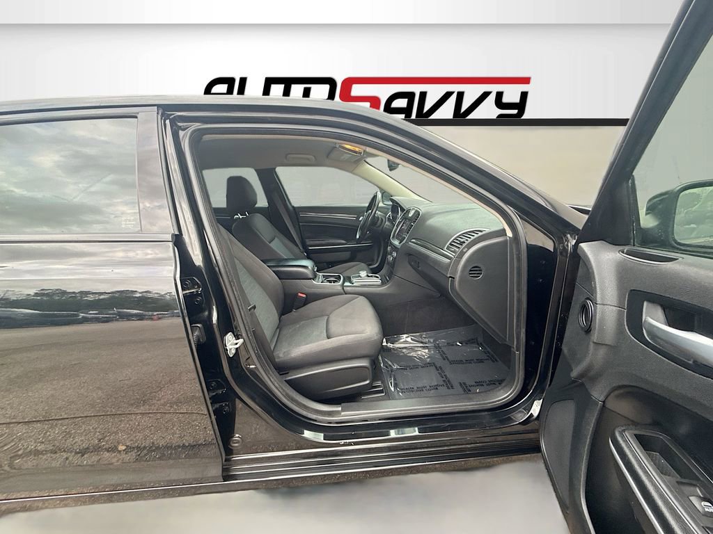 Used 2022 Chrysler 300 Touring w/ Sport Appearance Package RWD image 26