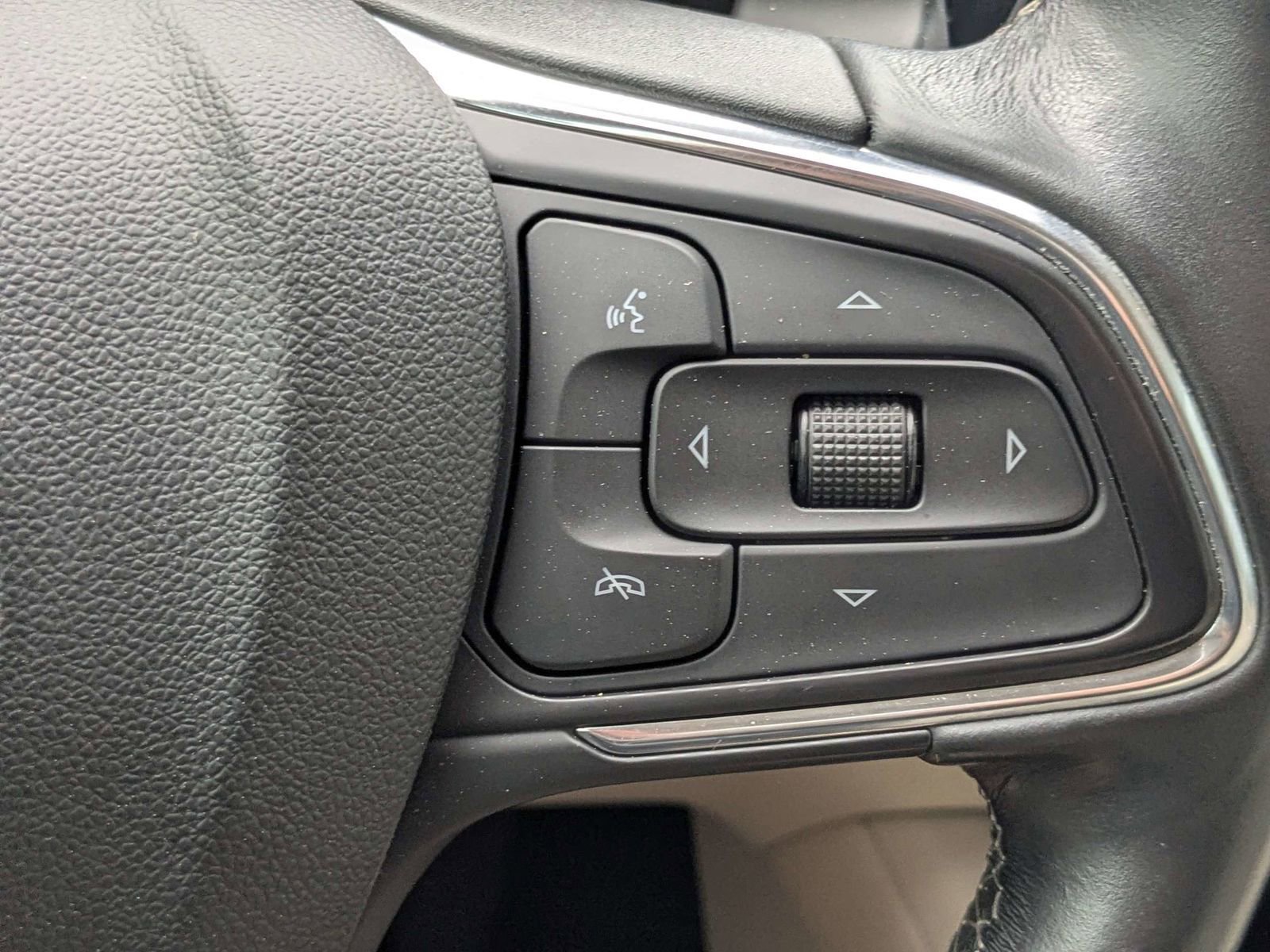 Used 2021 Buick Envision Essence w/ Technology Package I image 29
