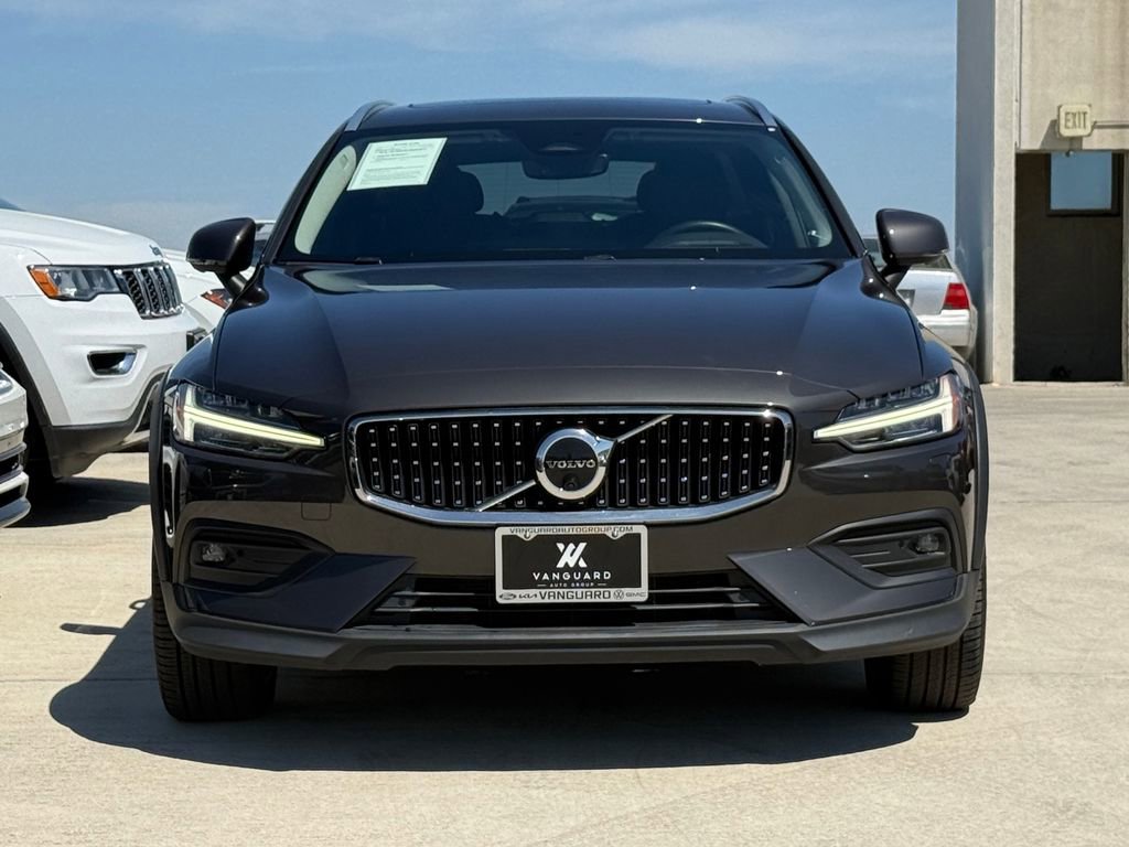 Used 2023 Volvo V60 B5 Cross Country Ultimate w/ Climate Package image 6