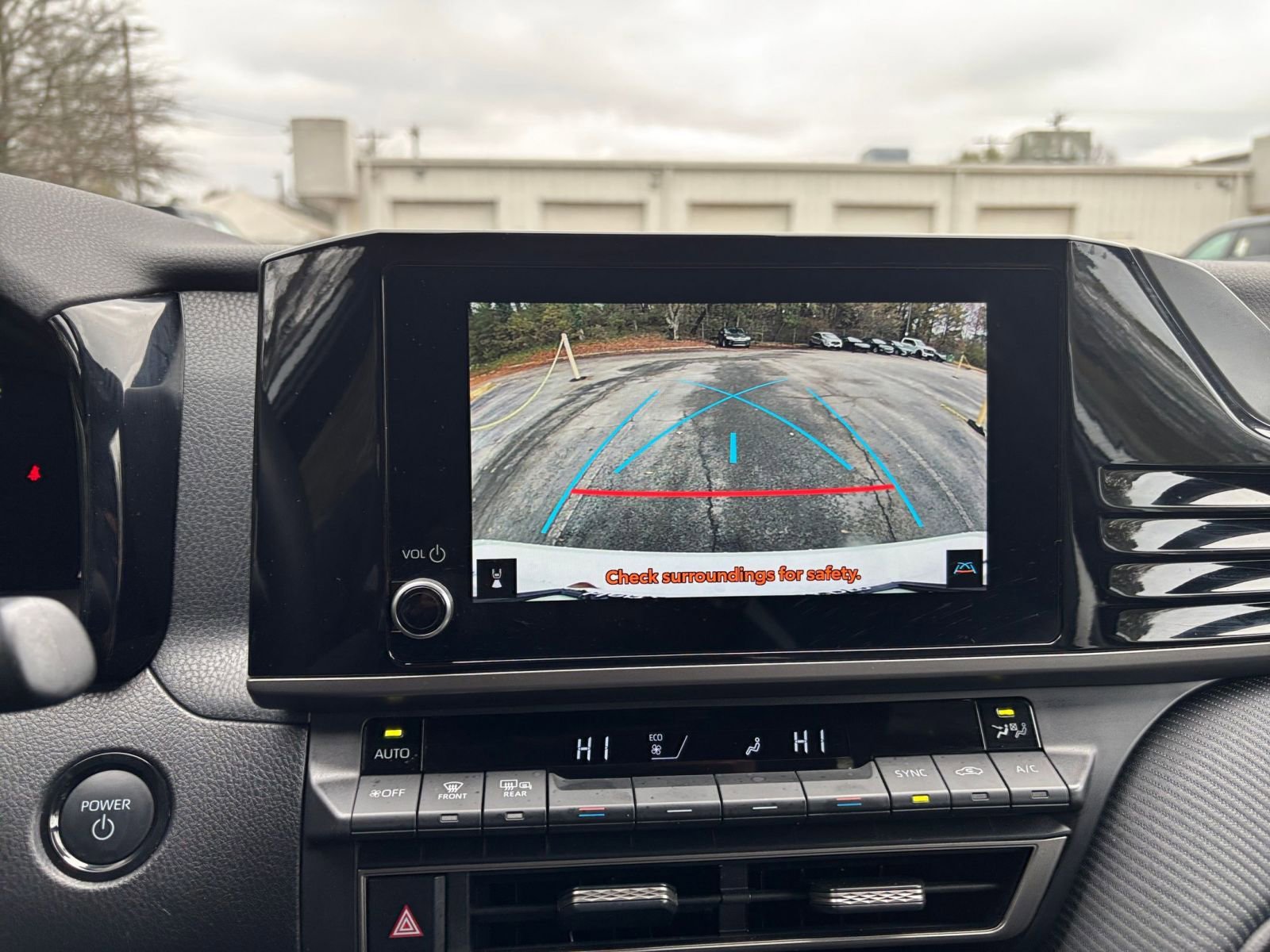 Used 2025 Toyota Camry SE image 17