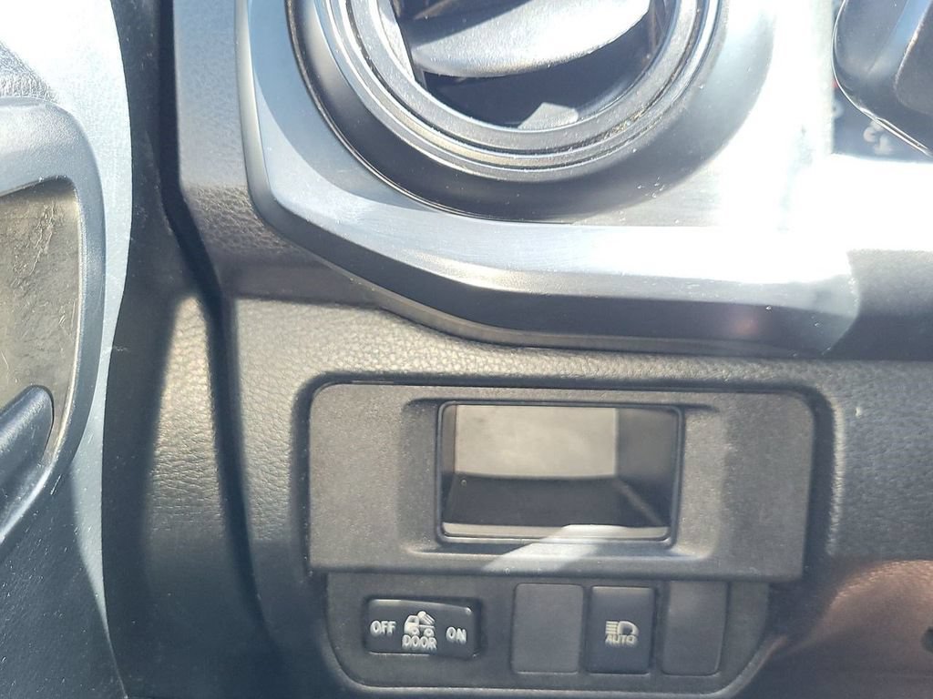 Used 2019 Toyota Tacoma SR AWD/4WD image 22