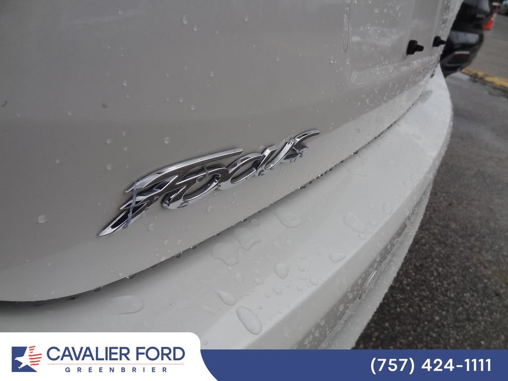 Used 2015 Ford Focus Titanium w/ Titanium Cold Weather Package FWD image 9