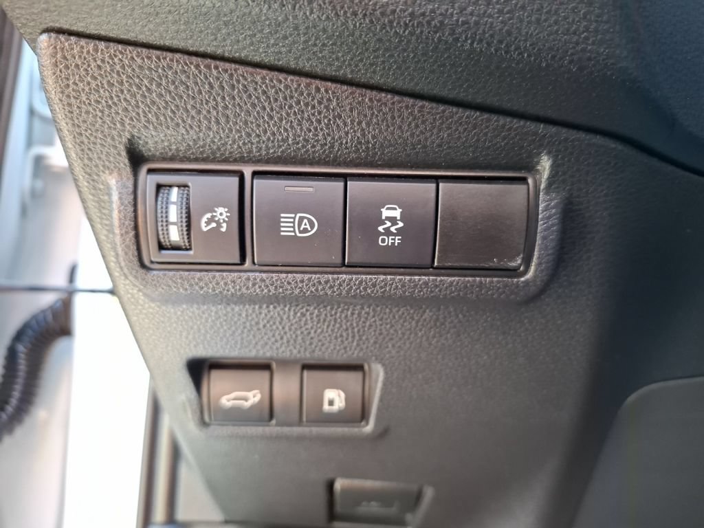 Used 2024 Toyota Corolla Cross AWD Hybrid w/ Convenience Package image 17