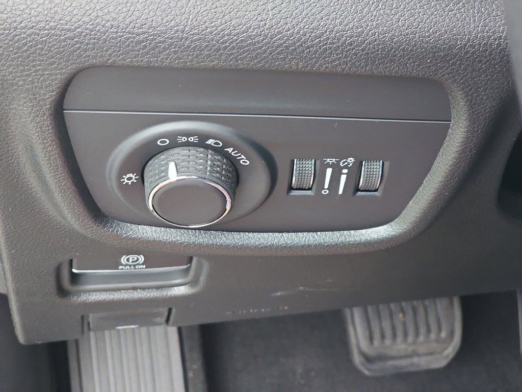 New 2025 Jeep Grand Cherokee Laredo w/ Luxury Tech Group I AWD/4WD image 26