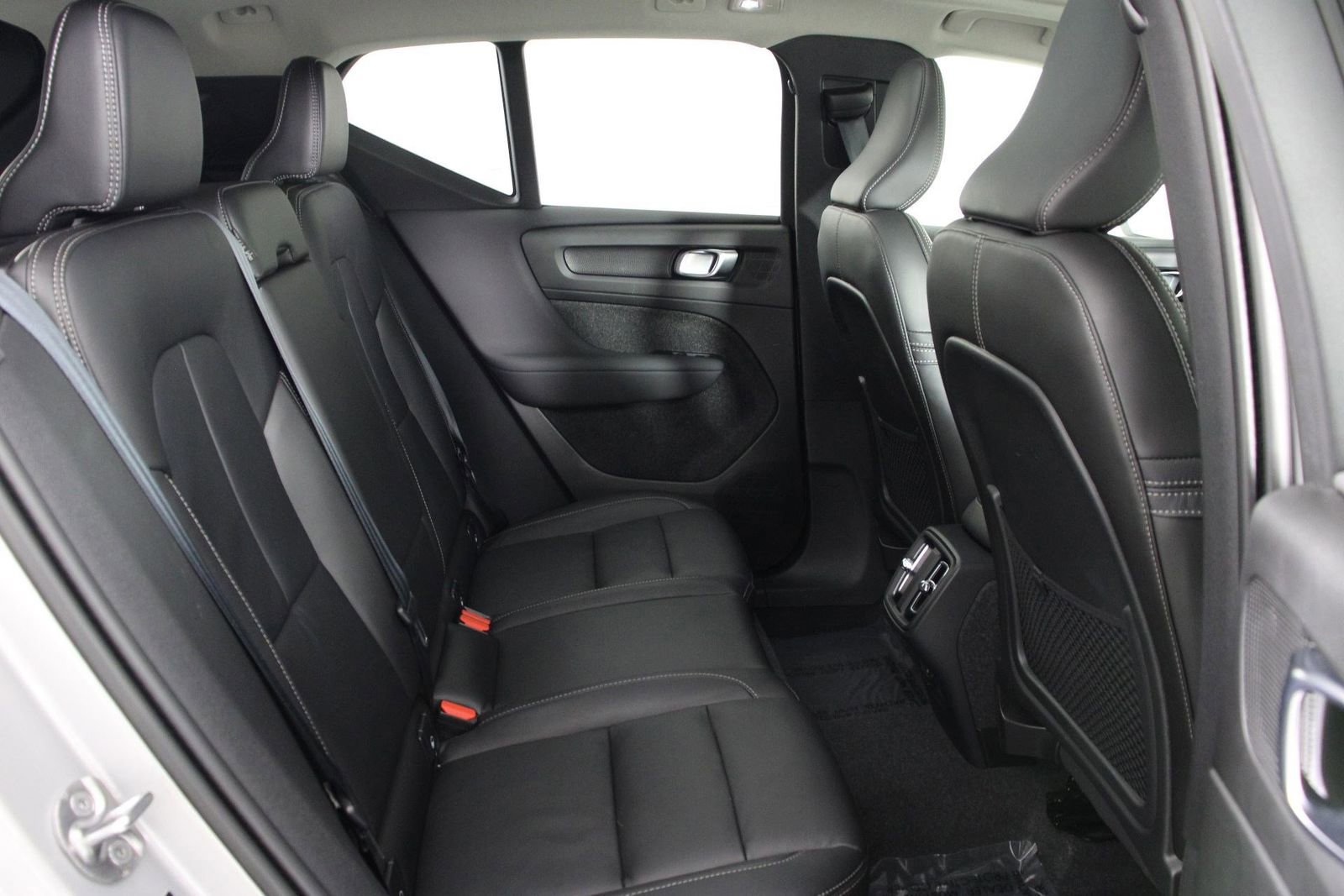 Certified 2023 Volvo XC40 B5 Ultimate w/ Protection Package Premier AWD/4WD image 30