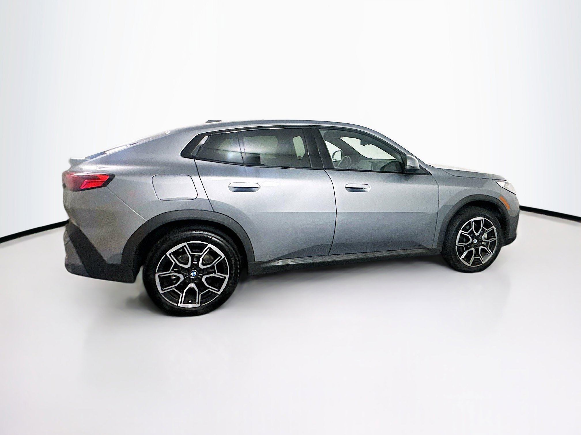 Used 2025 BMW X2 xDrive28i image 10